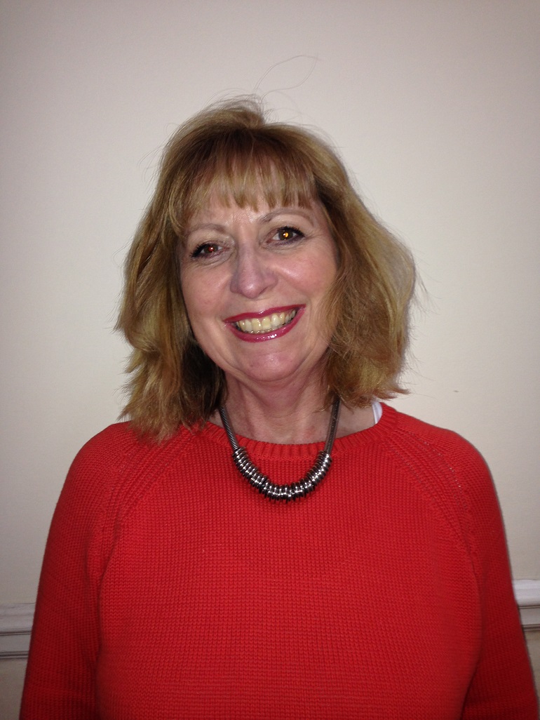 Lorraine Thomas photo.jpg (209 KB)